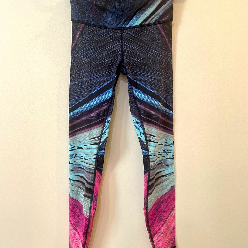 EUC lululemon legging. Limited edition size 4.